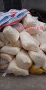 饲料成本高？钦州灵山陈先生用400元一吨豆腐渣发酵喂鸡，节省40%成本